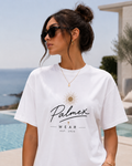 Nahaufnahme des minimalistischen Palmex-PX-Logos auf der Brust des weißen Damen-Shirts.