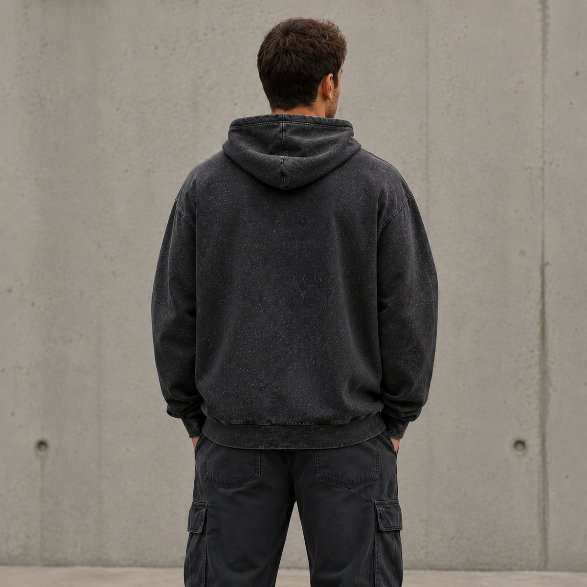Detailansicht der Kapuze mit moderner mittiger Trennungsnaht am schwarzen Palmex Hoodie.