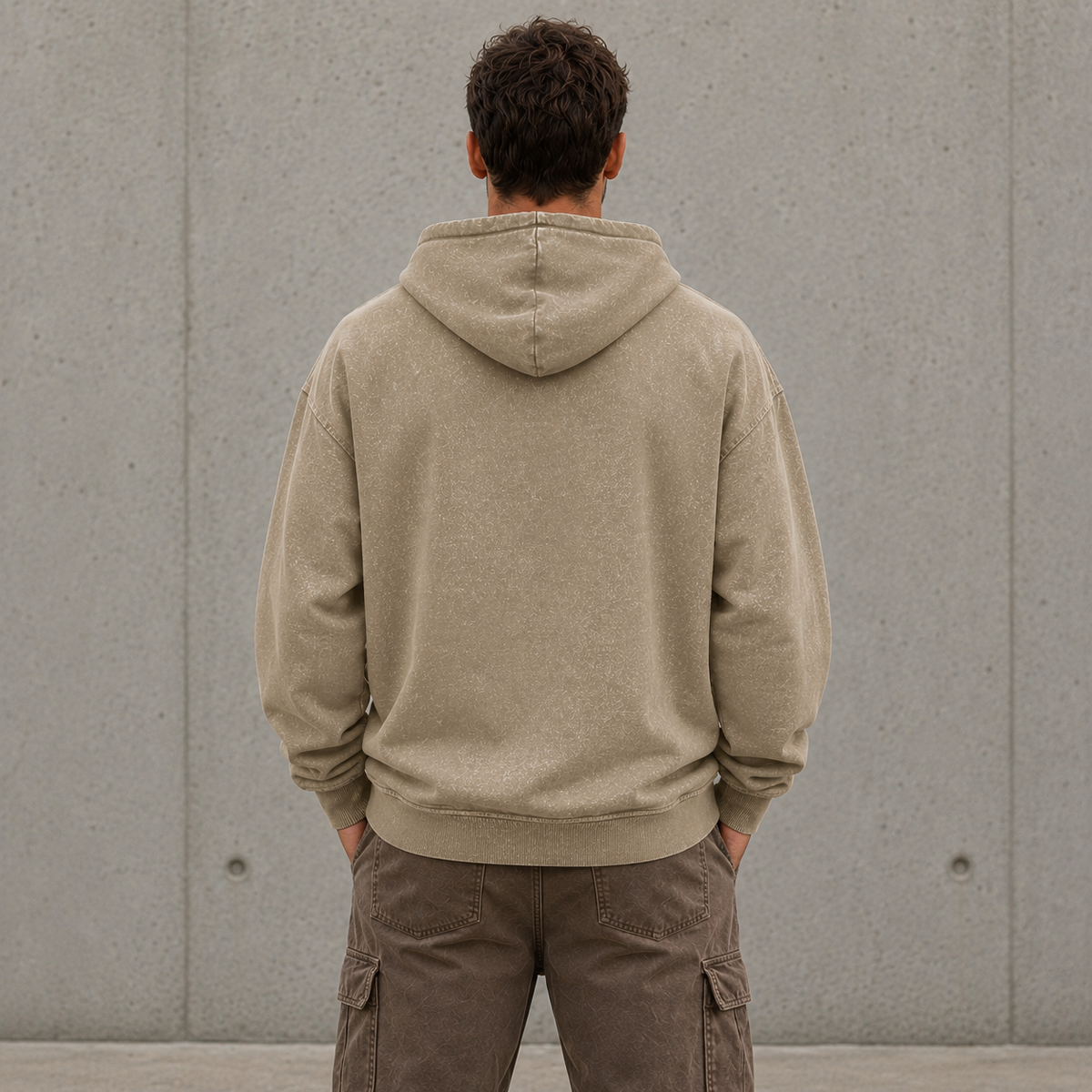 Detailansicht der Kapuze mit moderner mittiger Trennungsnaht am beigen Palmex Hoodie.