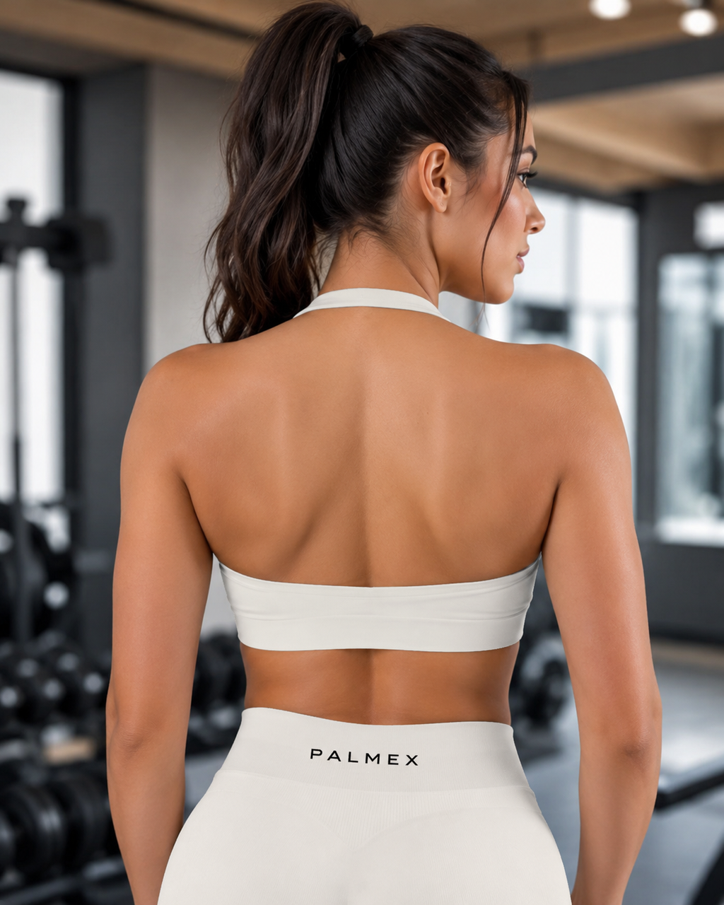 Rückseite des beigen Palmex Sculpt Sport-BHs im modernen Neckholder-Design mit glatter Rückenpartie.